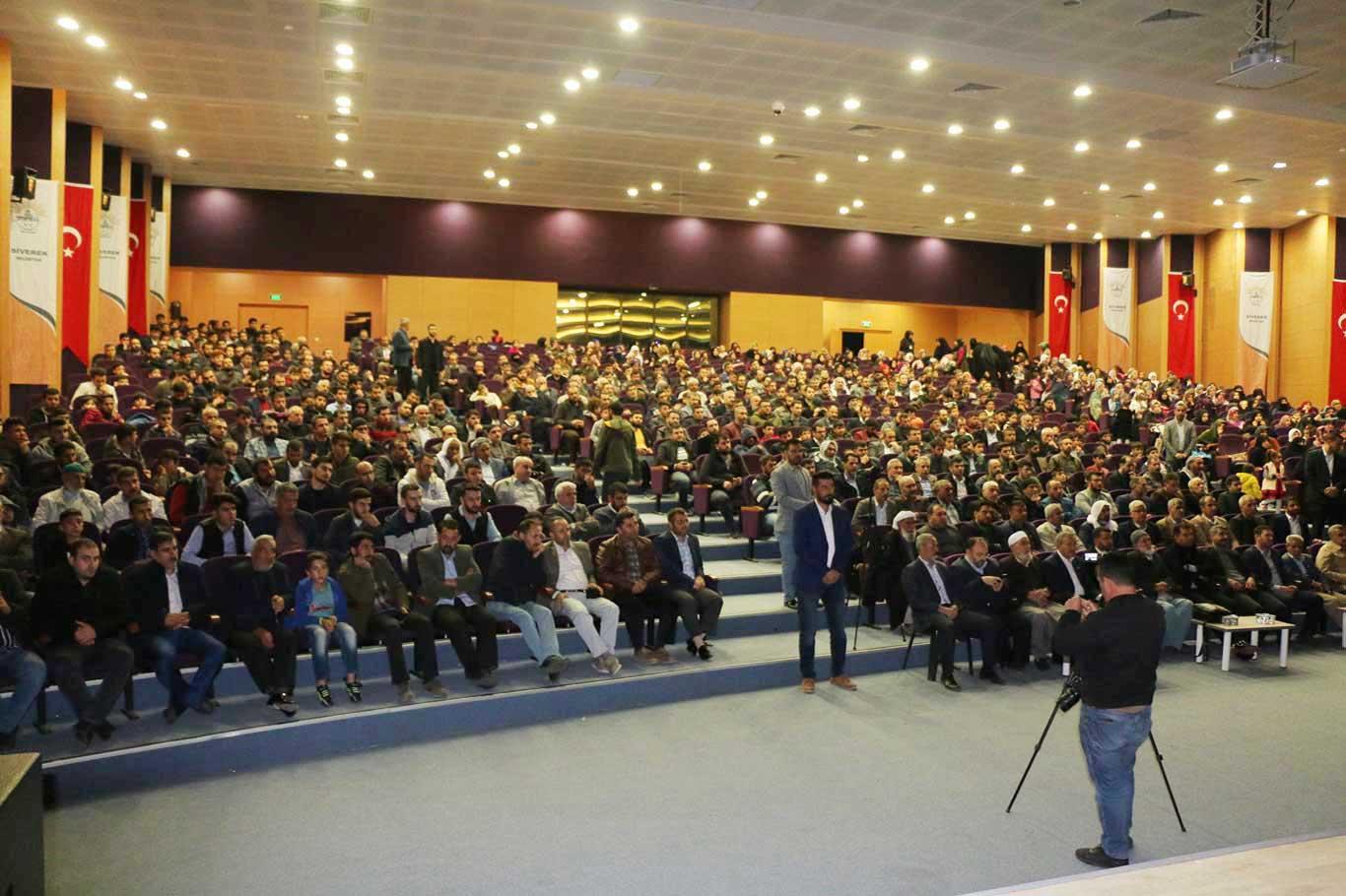 "Kur'an, cami ve tesettür için hicret eden Müslümanlar var" "Kur'an, cami ve tesettür için hicret eden Müslümanlar var"